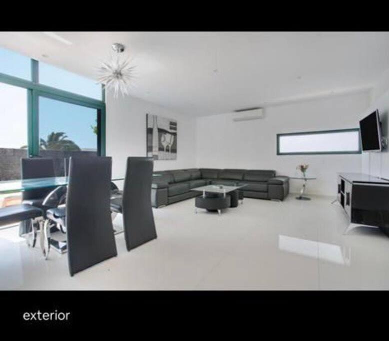 Spacious Private Villa & Private Heated Pool - Villa Sunshine Costa Teguise Eksteriør bilde